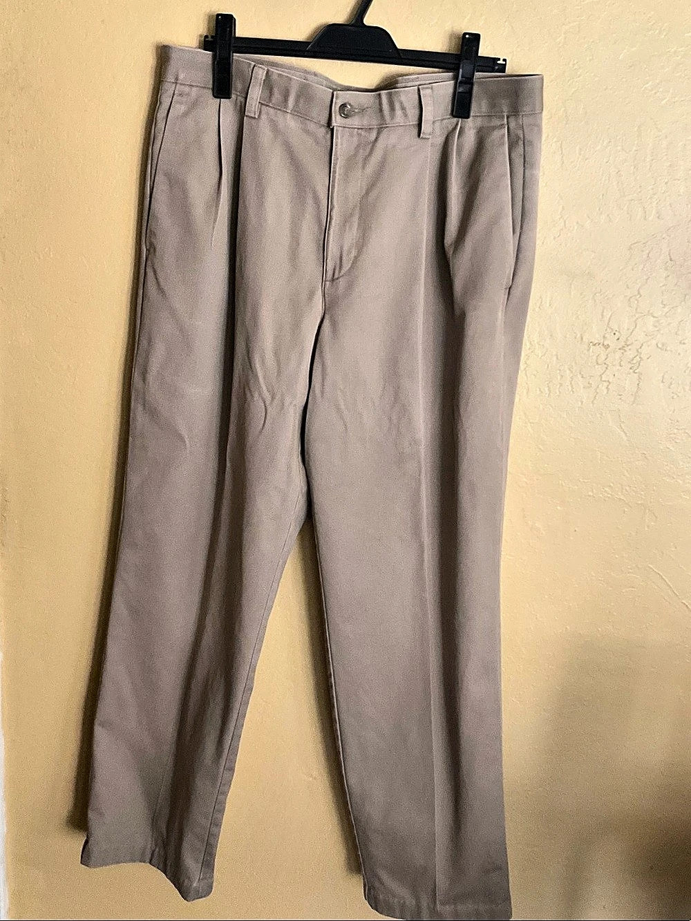 Dockers Tag-It Pleated Khakis Tan Waist 34 Length 32